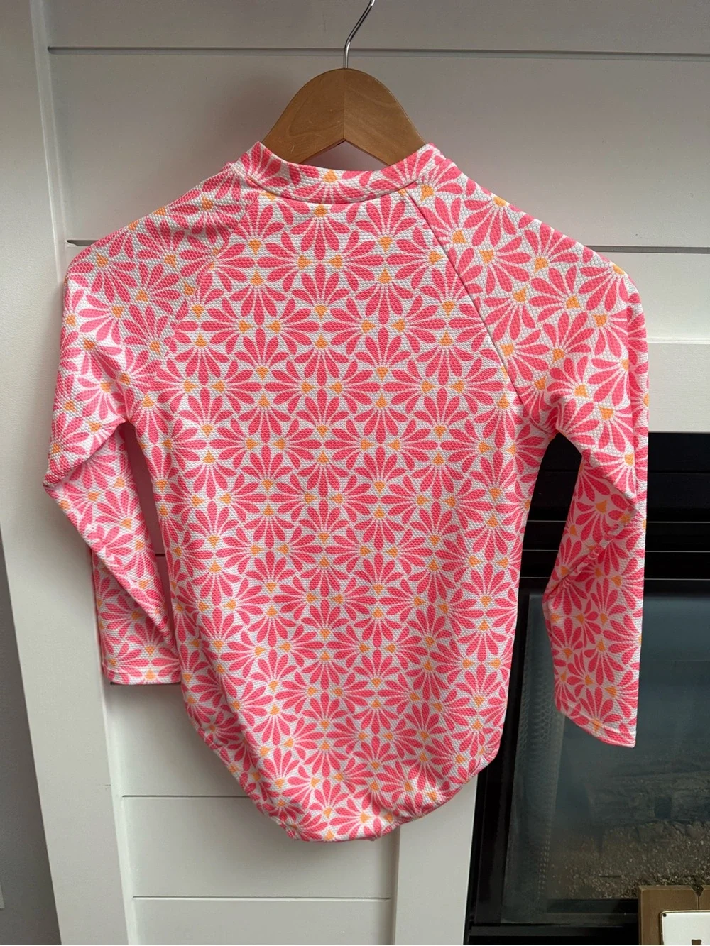 Girls  Long-Sleeve hot Pink & white  Floral Rash Guard Swimsuit 14/16 like new